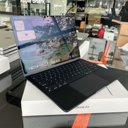 Apple 13” 2022 MacBook Air M2 Chip 8GB Ram 256SSD! 100%Battery! 90 day warranty! We offer financing!