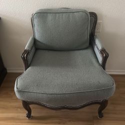 Elegant Vintage Accent Chair – Solid Wood Frame
