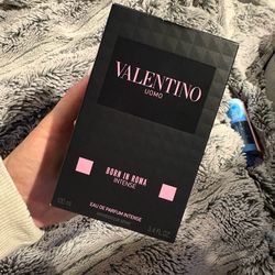 Valentino Born in Roma Intense Perfume