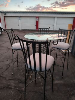 Rion glass table with wine rack