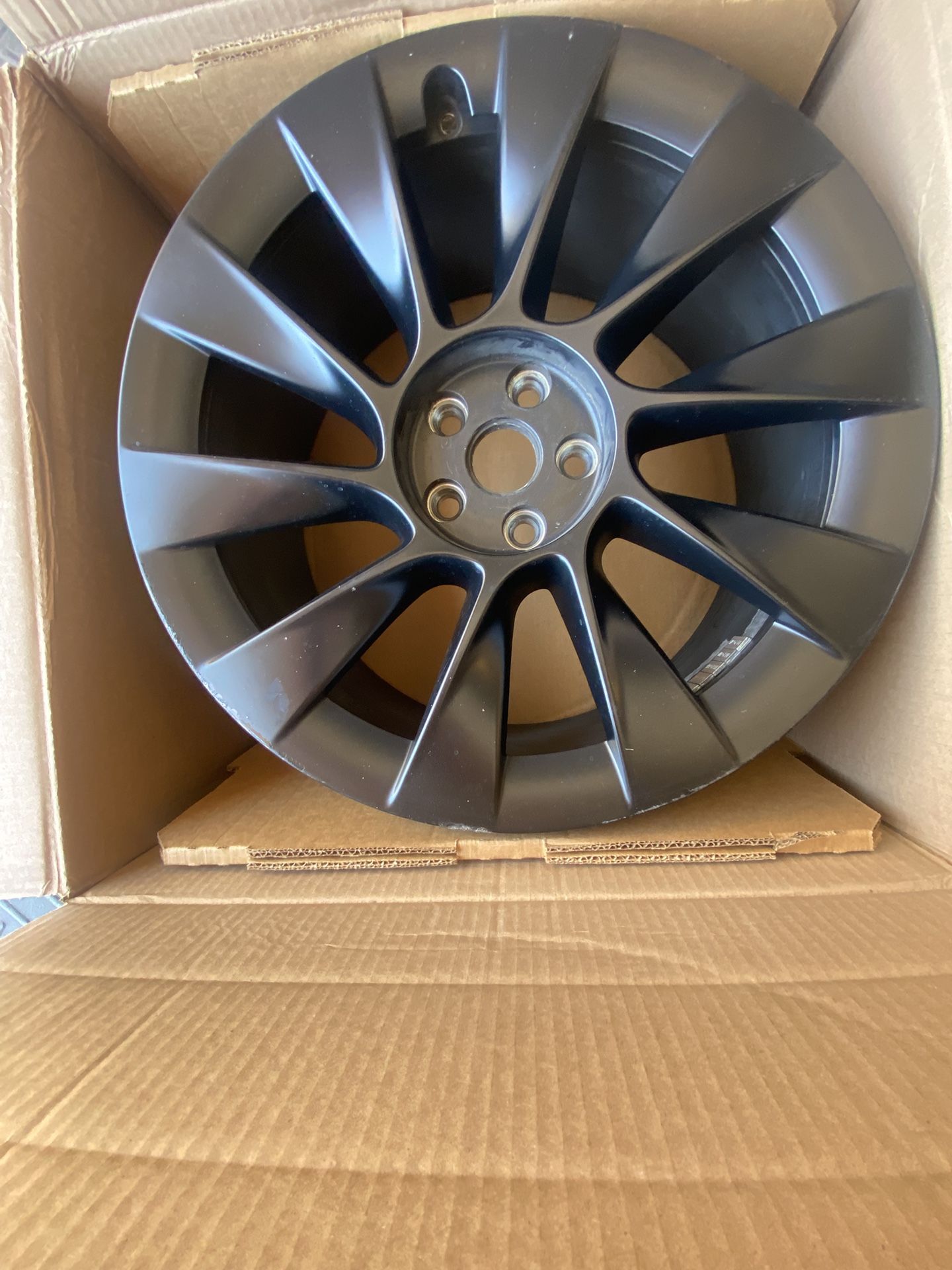 Tesla model y Wheel