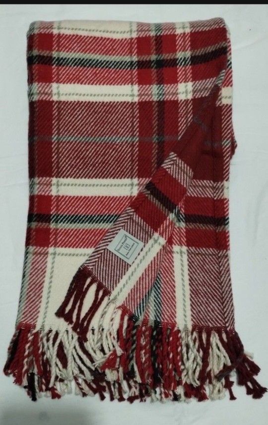 TEXTEIS PENEDO HOME FINE LINNENS THROW BLANKET 70"×50"