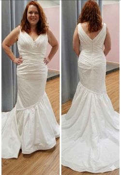 Kirstie Kelly signature wedding dress