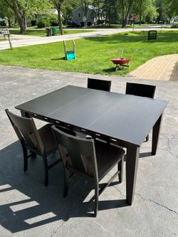 Kitchen table and 4-6 chairs