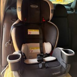 Graco Extend2Fit convertible car seat