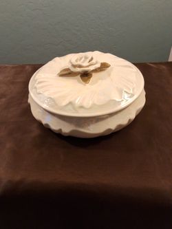 VINTAGE Lidded Irridescent Dish
