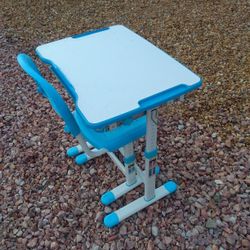 Little Kids Work Desks With Hight Change On Desk