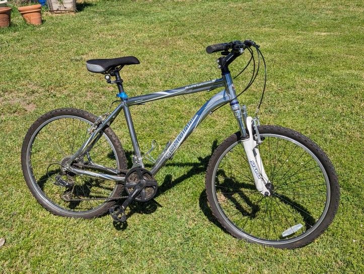 Schwinn Aluminum Comp Mountain Bike - Lightweight Frame, Great for Trail Riding