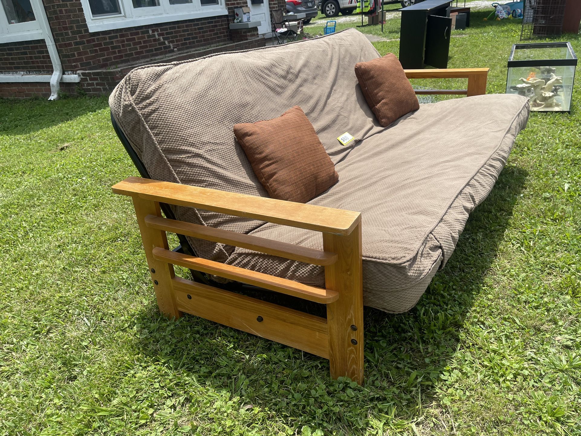 WOODEN FRAME FUTON
