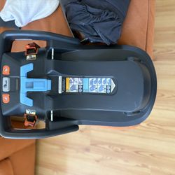 Uppababy baby Mesa base