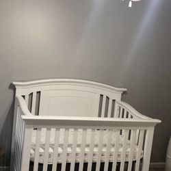 Baby Cache: Harborbridge 4 in 1 convertible crib  and accompanying dresser with changing table top.