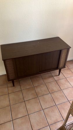 Retro sliding door cabinet