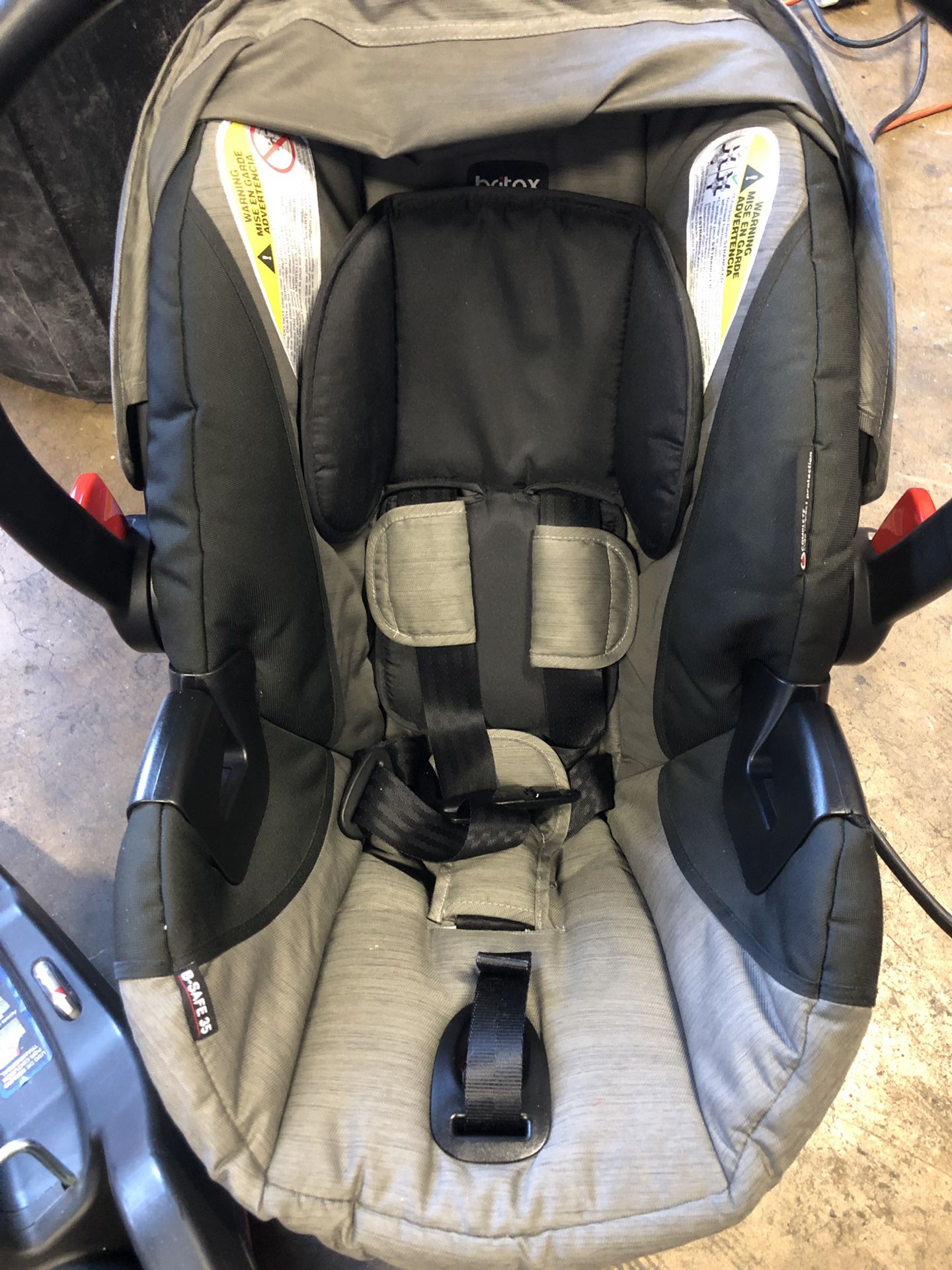 Britax BSafe 35 rear facing infant car seat CLEAN