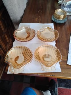 Vintage iridescent rose marigold carnival glass clam scallop shell shaped dish set of 4