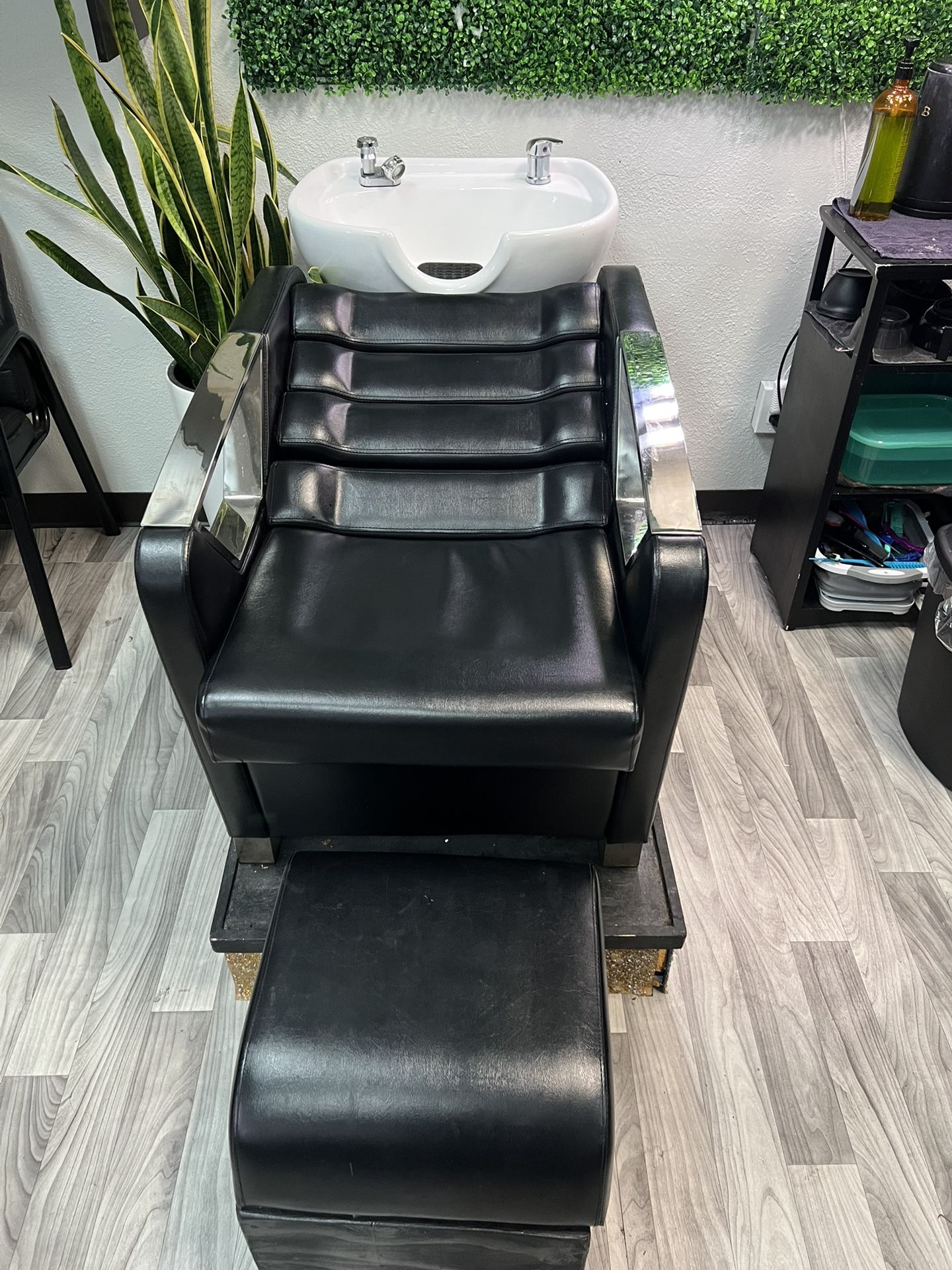 Comfortable Shampoo Bowls With Storage Foot Rest