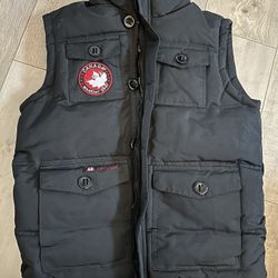 Winter Vest - New Never Warn - Canada Weather Size L