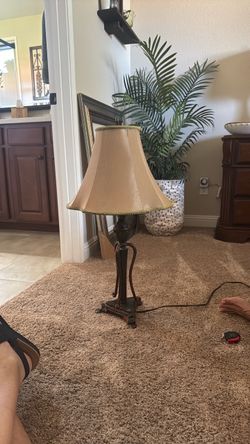 Traditional table lamp