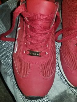 Bebe sneakers, Adidas slippers