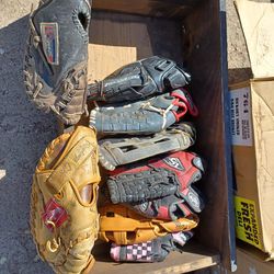 Adult and Kids  Baseball Gloves,15-25$ Each..pickup At My Location Between 19th And 34th Central Lubb.
