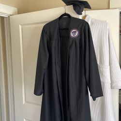 UW Cap and Gown Bachelor