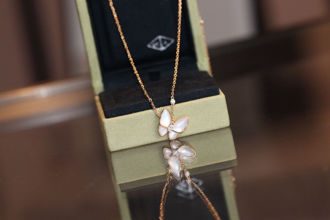 Two Butterfly series collarbone necklace