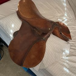 Vintage Cortina Leather saddle 