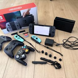 Nintendo Switch With RCM, Wired GameCube Control And 6 Joycons