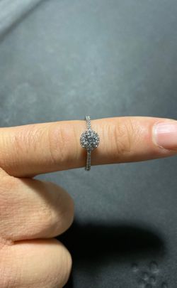 18k real solid white gold ring with crystals size 4.75