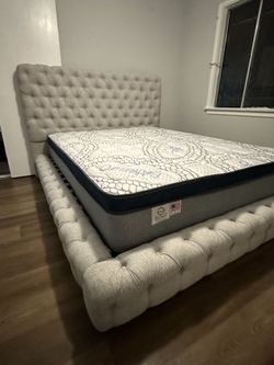Queen Size Bed Frame  / Mattress Included Color Dove.      🔥    Cama Queen Size  / Colchon Incluido 