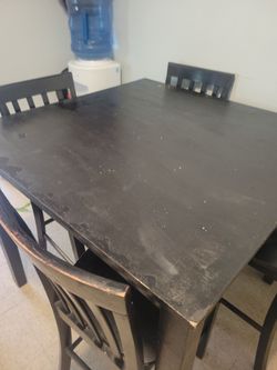 Table with 4 chairs