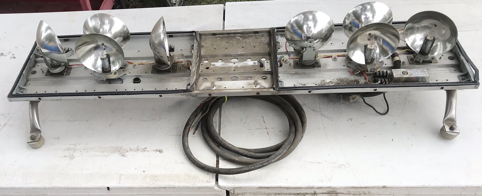 Code 3 xl 5000 lightbar 44”