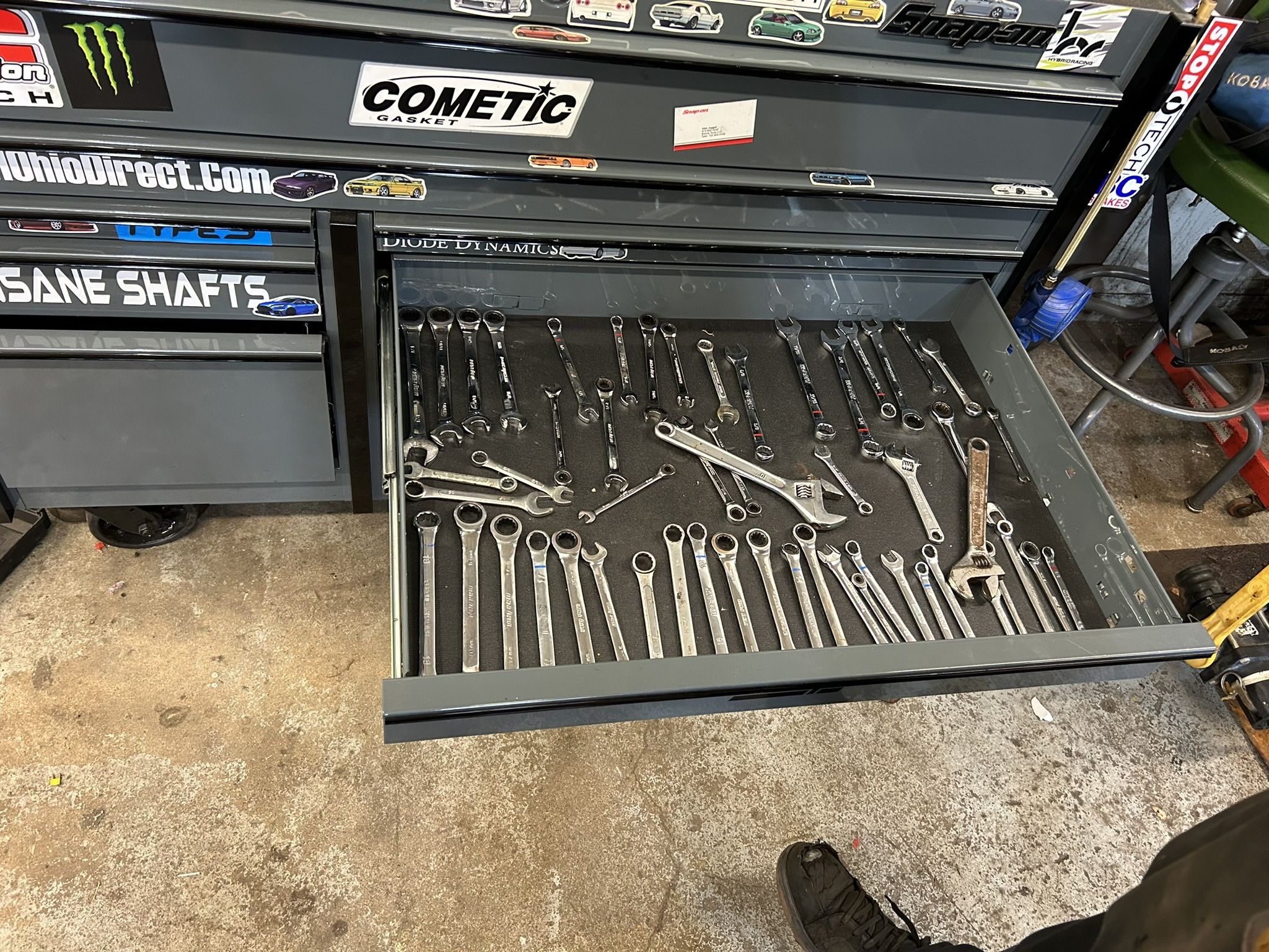 SNAP ON BOX. BEST OFFER TAKES IT