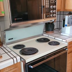 1970s Tappan Vintage Electric range & Microwave unit