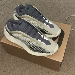 Yeezy 700 V3 Fade Salt