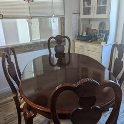 Dining Room Set.  Beautiful 