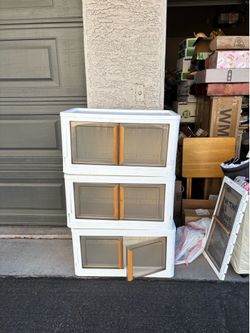 Storage containers