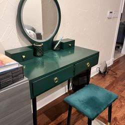 Vanity table green