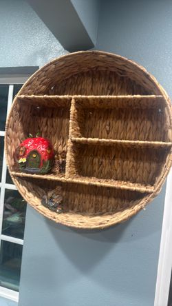 Round shelf farm house