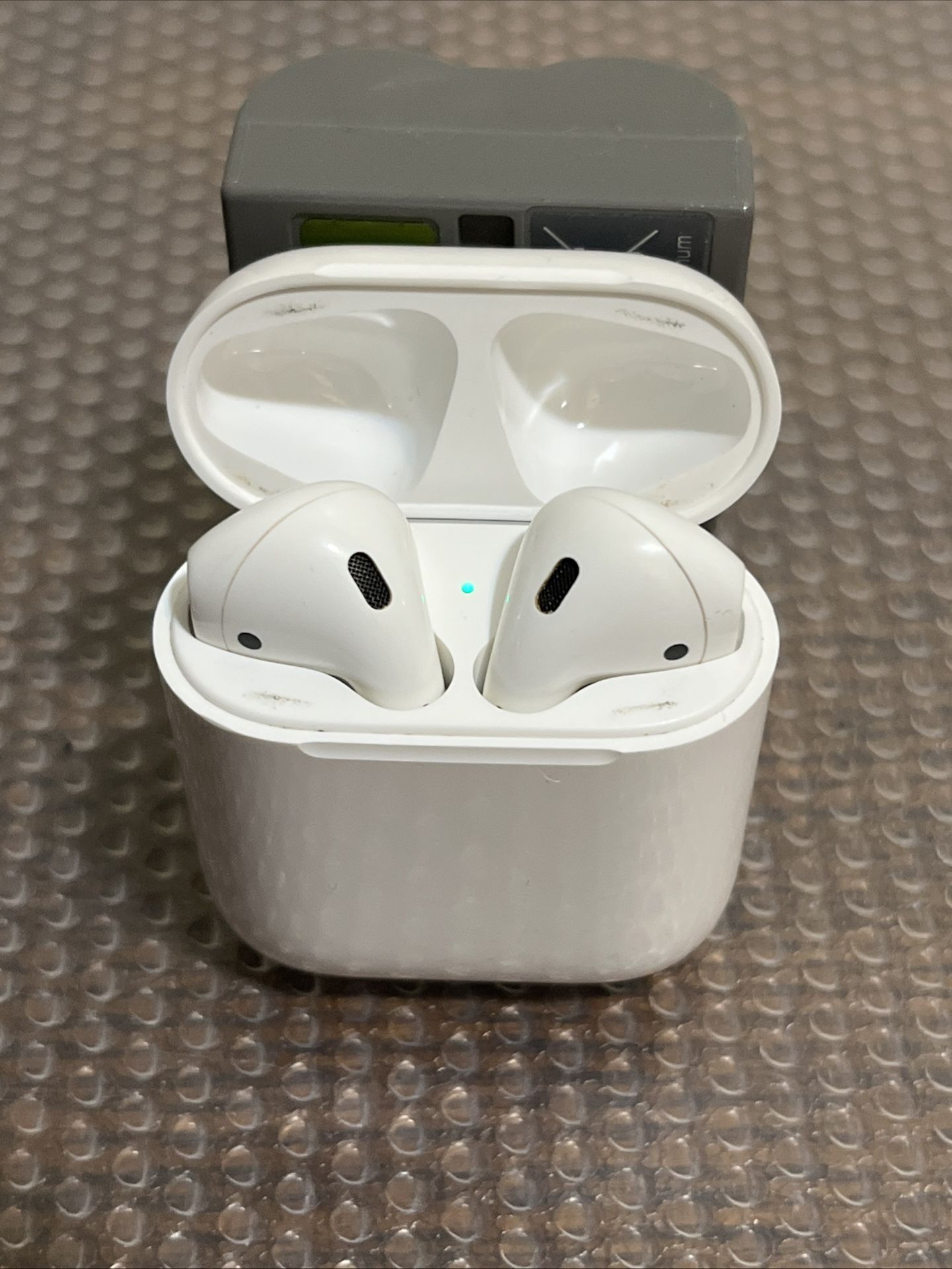 Apple AirPods 2nd Gen A2031 A2032 with Charging Case A1602 White - Works Great!