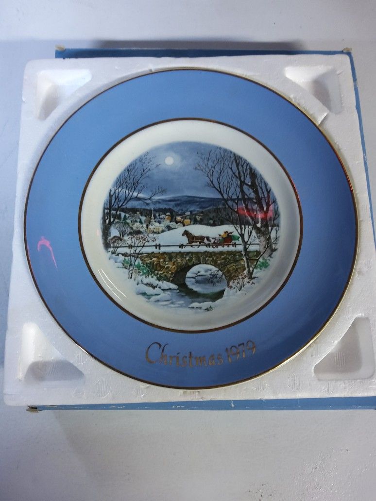 AVON 1979 CHRISTMAS PLATE