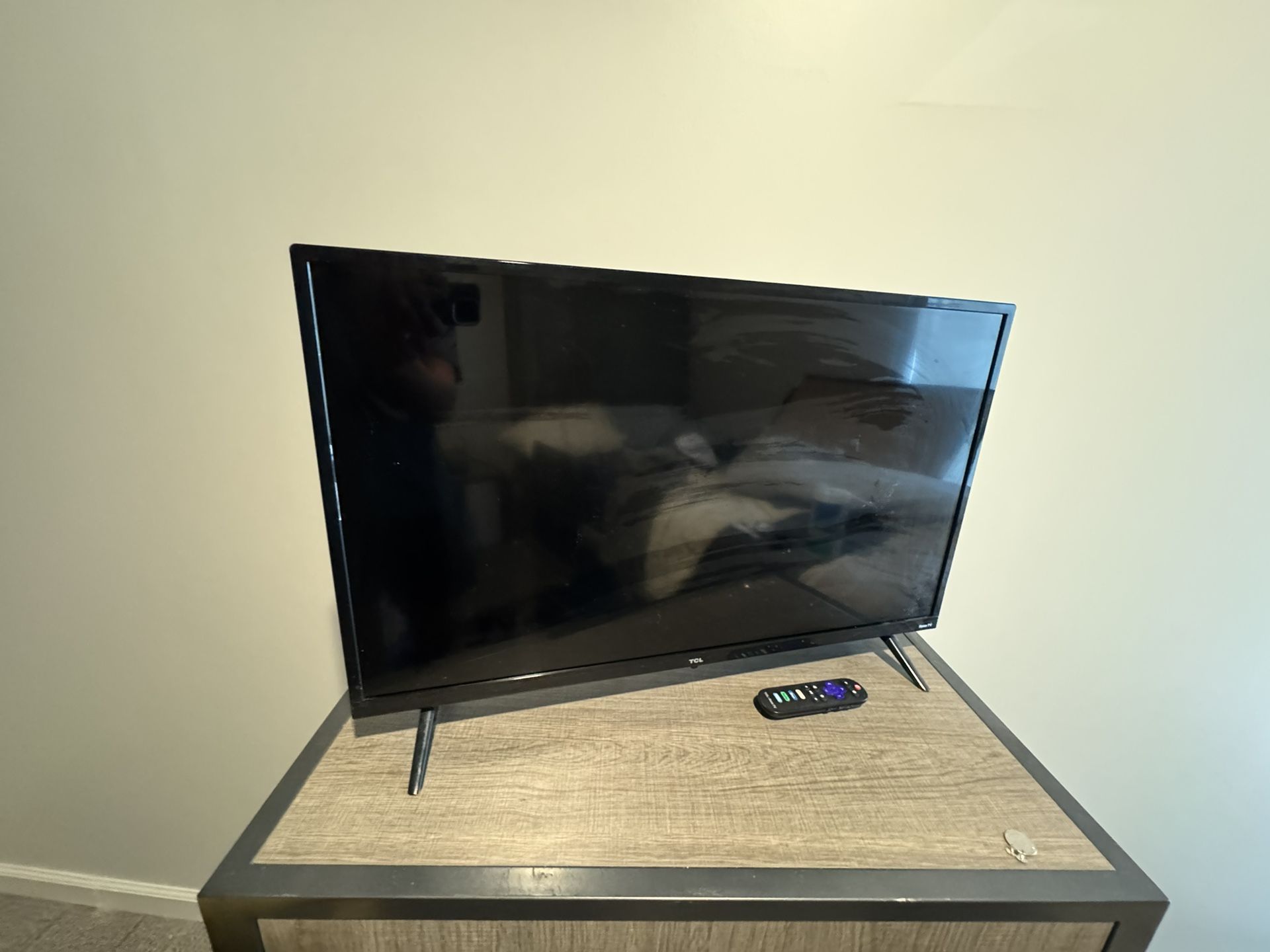 TCL TV 30 Inch With Remote