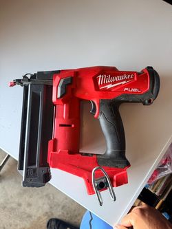 Milwaukee Brad nailer 18GA