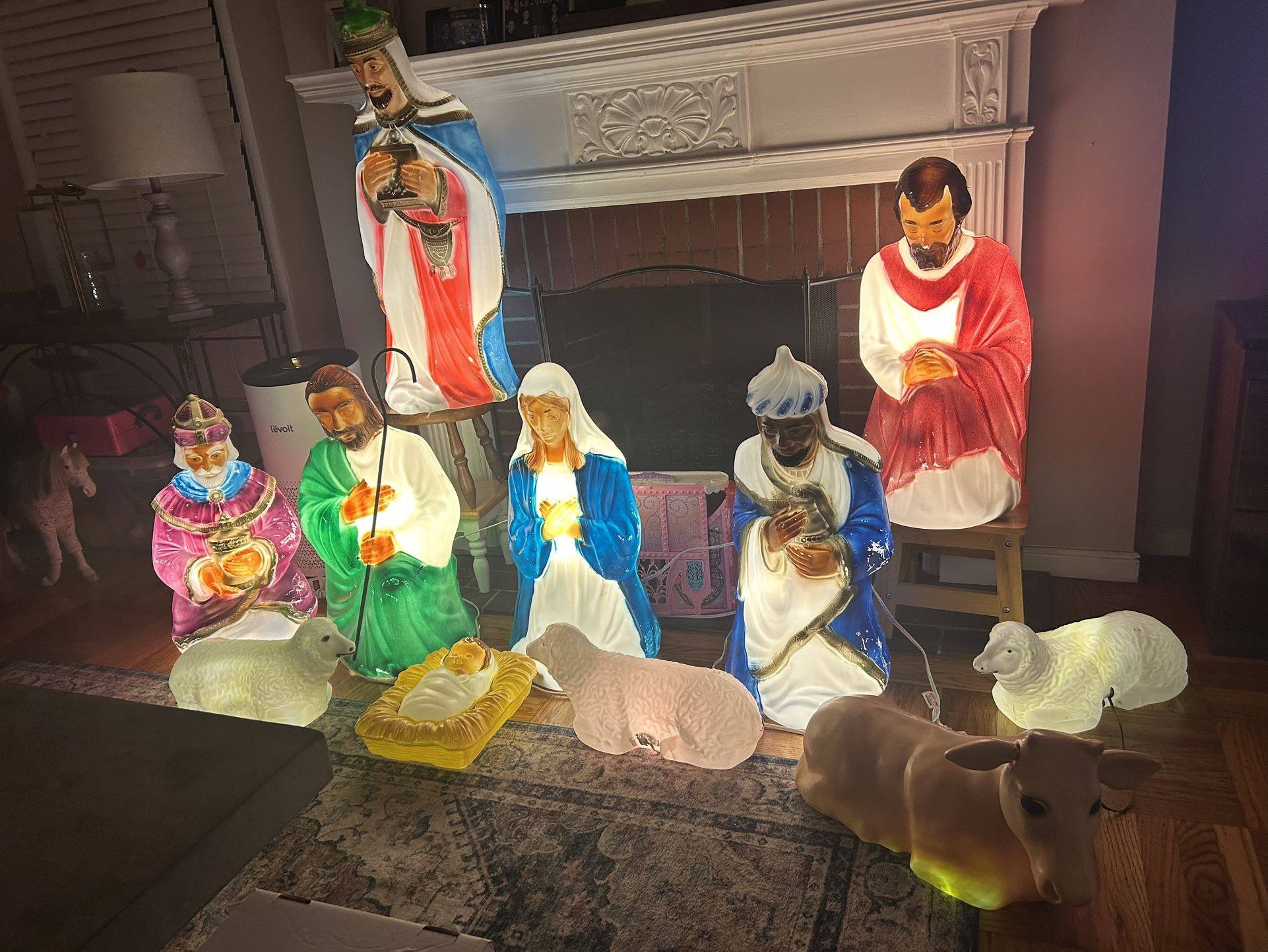 Vintage 11 Pc Vintage Empire Blow Mold. $250