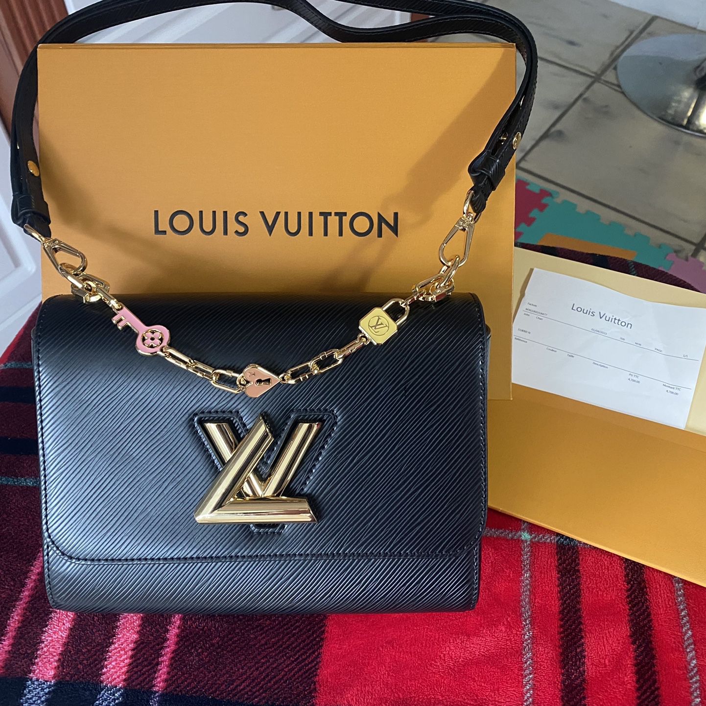 Louis Vuitton Twist MM for Sale in Ind Crk Vlg, FL - OfferUp