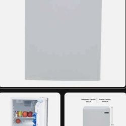 New Magic Chef Compact 2.6Cu -ft Fridge W/ Freezer Mini Refridgerator 