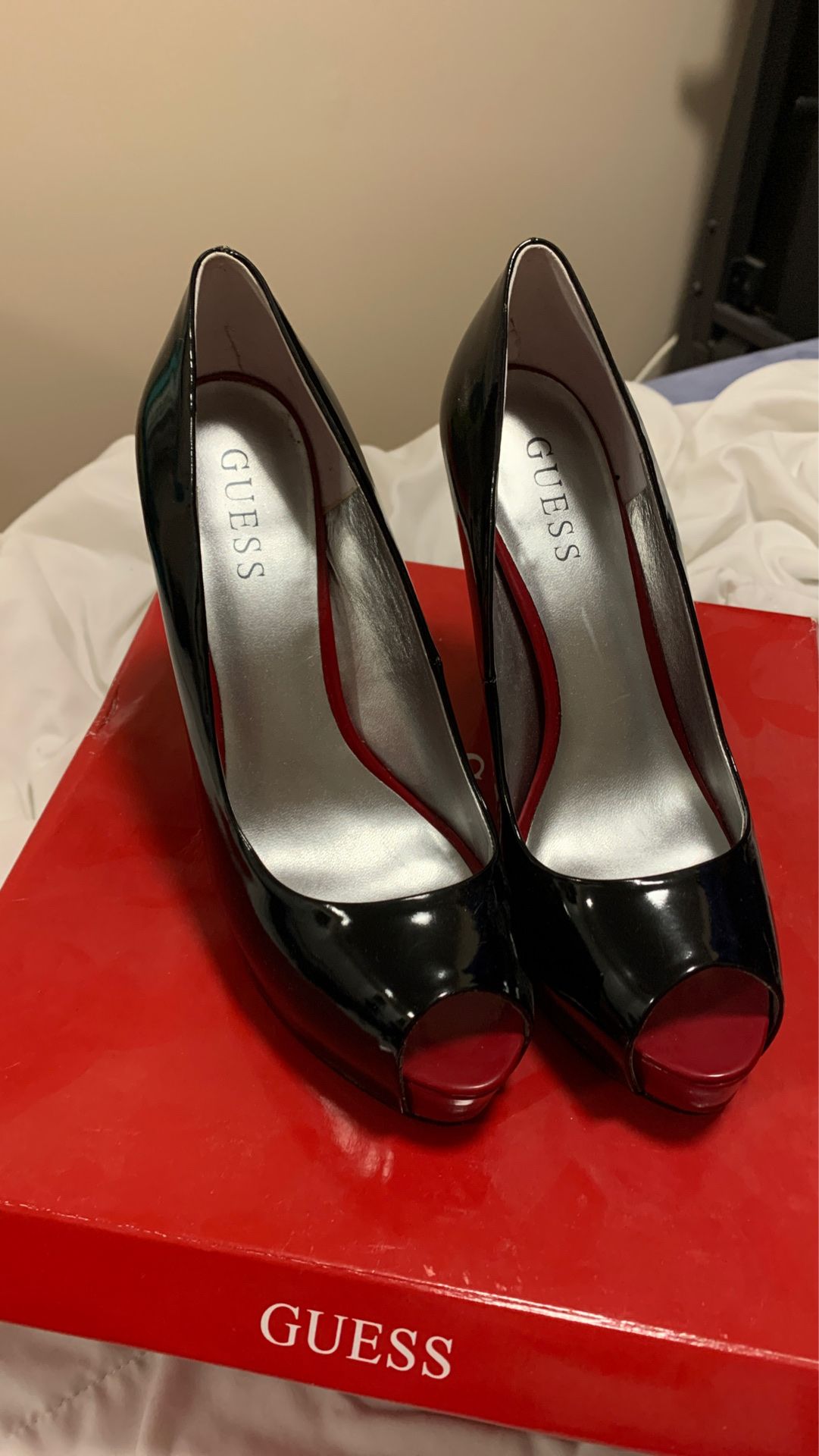 Guess Red and Black Heels Size 6.5