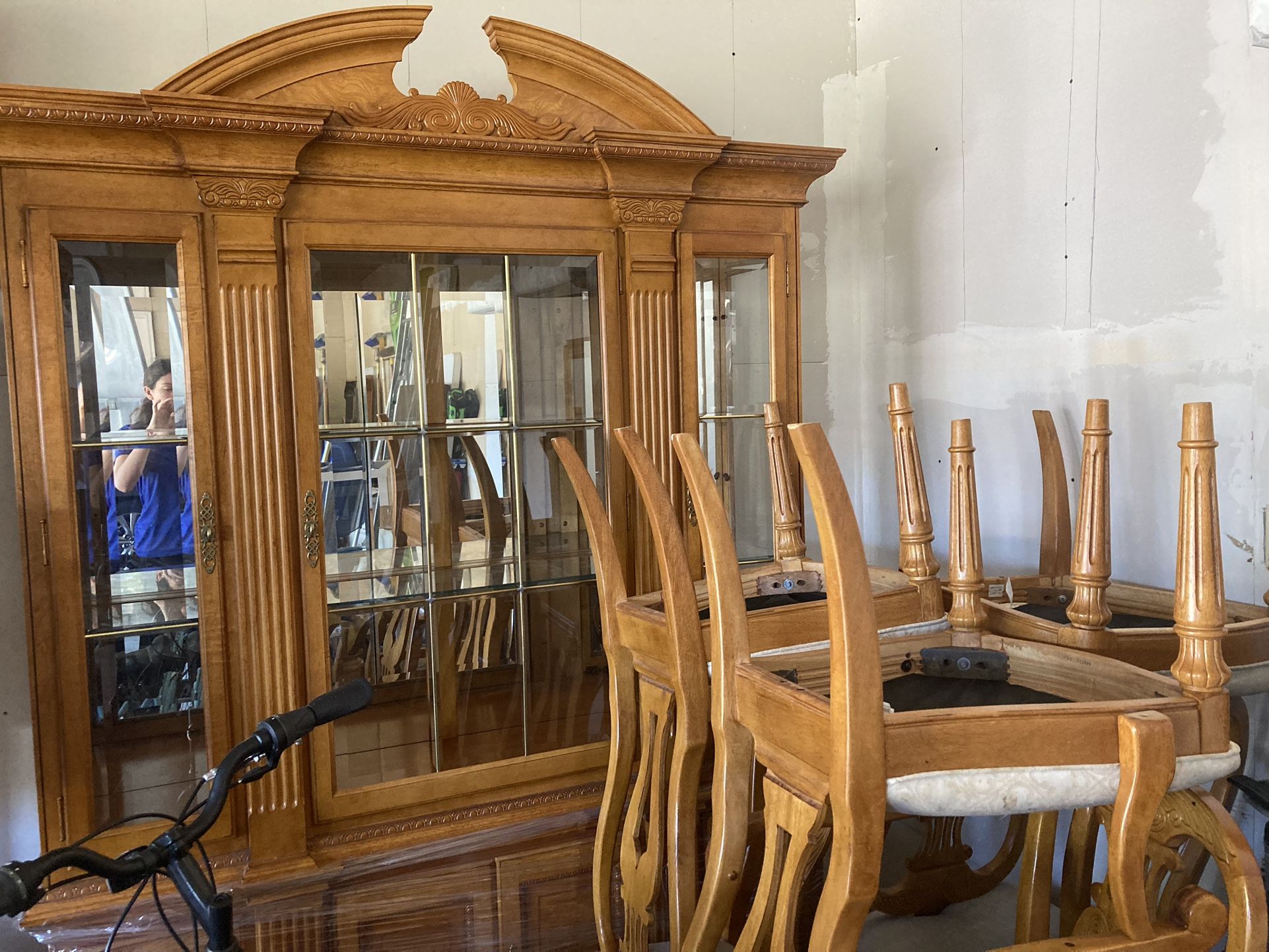 Hutch, Table And Chairs Dining Set