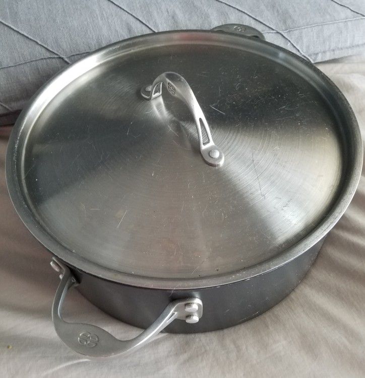Calphalon Commercial Dutch Oven saucier W/ Lid