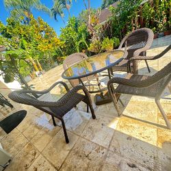 Hampton Bay outdoor wicker set , 1 round table and 4 chairs