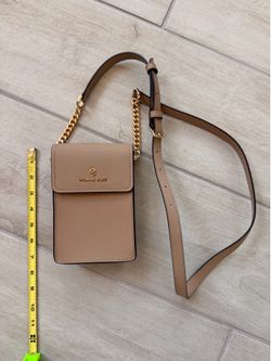 Michael Kors Jet Set Charm Small Saffiano Leather Smartphone Crossbody Bag MSRP $160 West Las Vegas See My Listings Summerlin